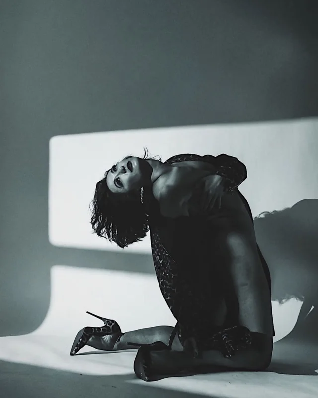 Jac — burlesque portfolio photograph 5