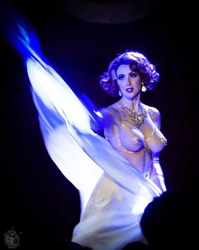 Rosie — burlesque performer